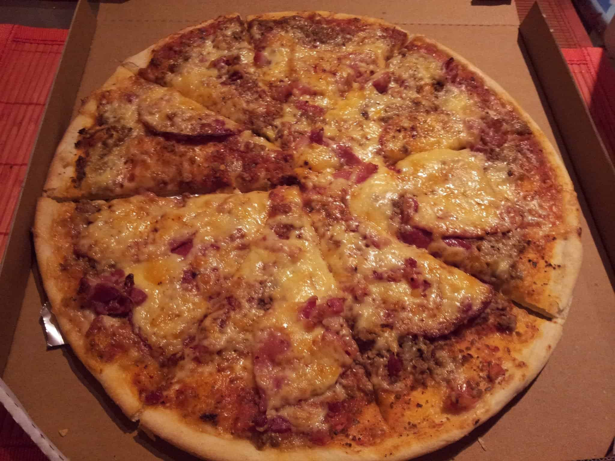 Pizza vom Star Pizza Lieferdienst in der Schlossstrasse Stuttgart