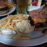 Bacon Cheese Burger in der Yours Sports Bar Wiesbaden