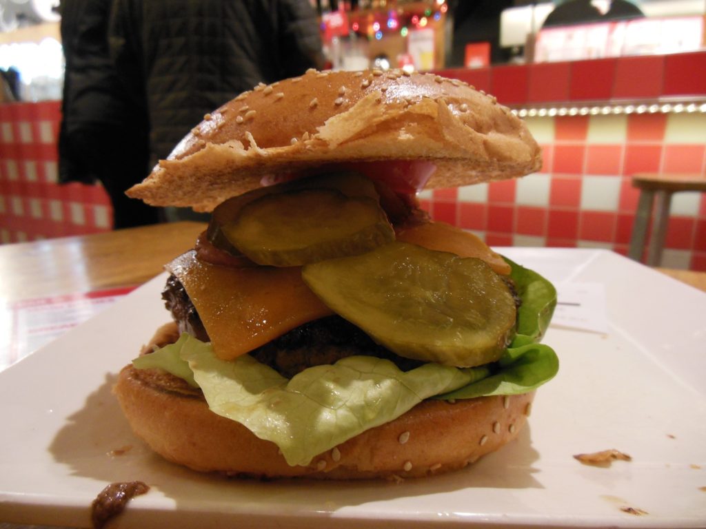 Amsterdam Burger Bar: Burger mit Angus Rind, Bacon und Cheedar Cheese