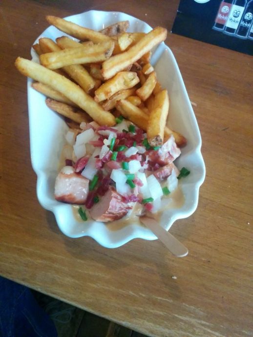 Currywurst mit Pommes Frites