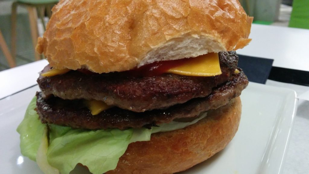 Cheeseburger mit doppelt Fleisch im Aloha Burger Stuttgart