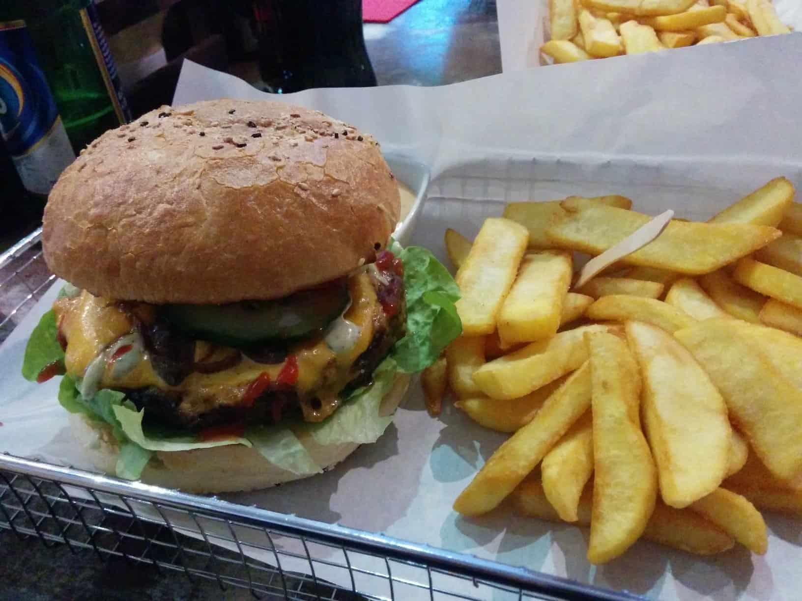 Triple B Burger mit 200 g Rindfleisch