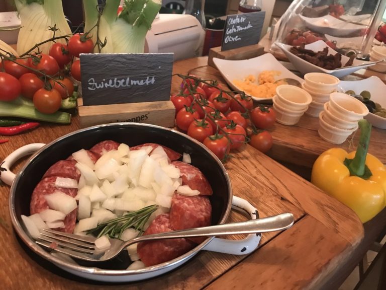 Frühstück in Berlin am Potsdamer Platz: Das Alex Berlin Sony Center ...
