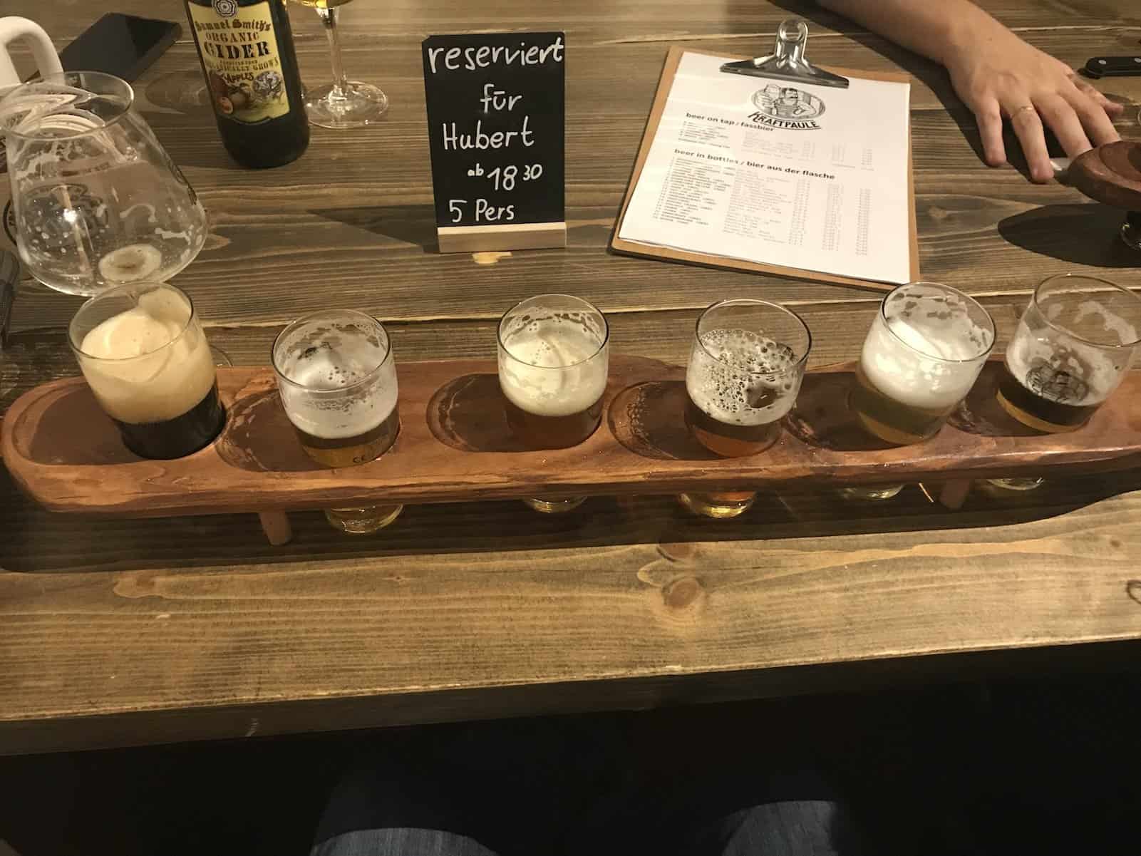 Tasting Tray mit den Bieren vom Fass im Kraftpaule Stuttgart