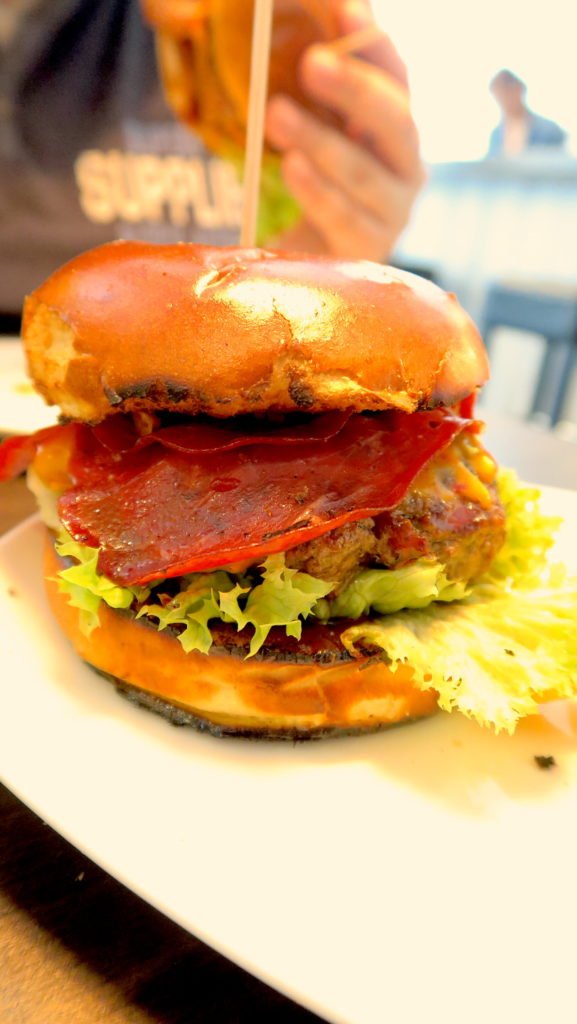 BBQ Bacon Burger im Bo's Burger & Bar in Stuttgart West
