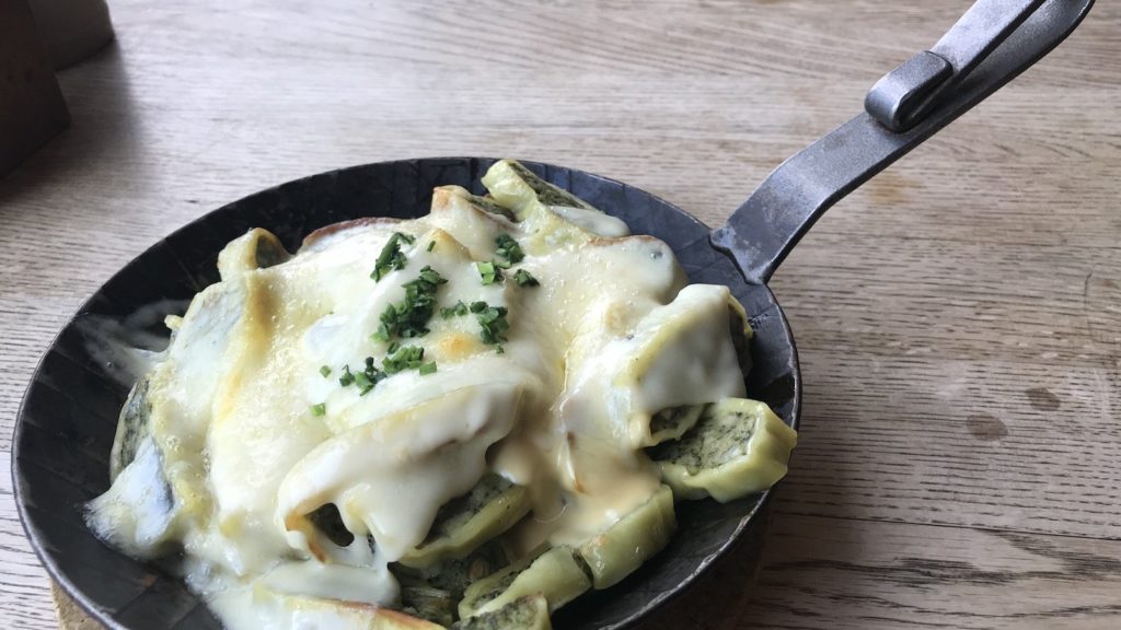 Maultashcen "Pfännle" - Maultaschen in Käsesoße mit Käse überbacken bei Tobi's