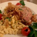 Tiroler Sennerschnitzel mit Kässpätzle im Zamdorfer München