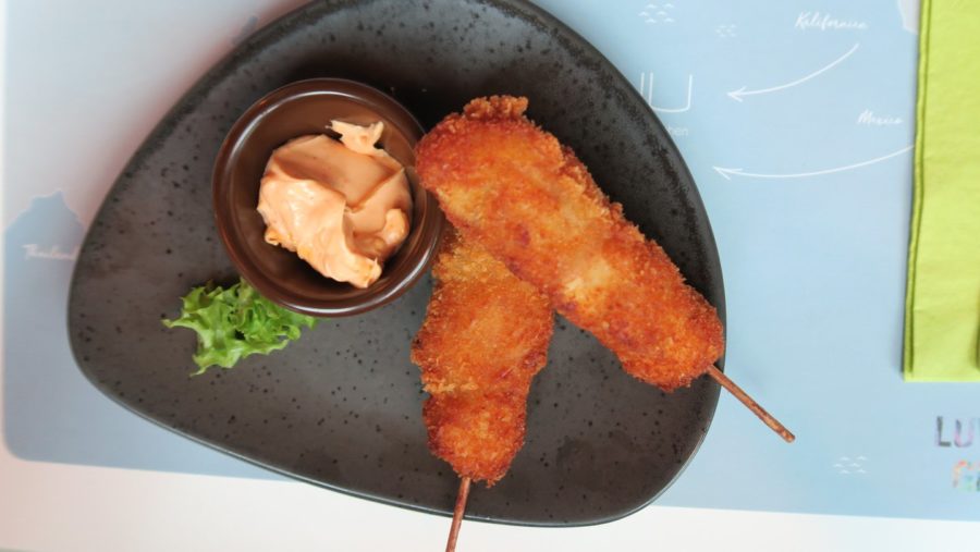 Kushi Katsu Sticks (Hühnchen-Spieße mit Chili-Mayonnaise; 3,95 EUR) im GinYuu Stuttgart