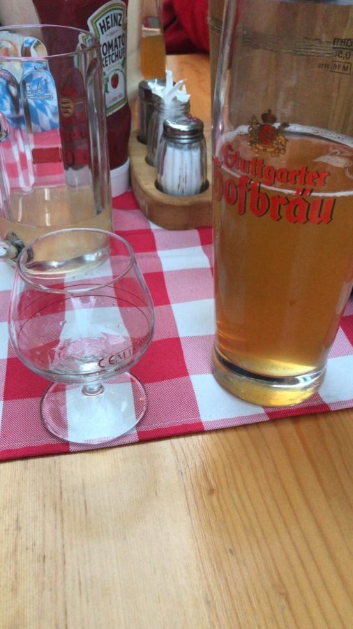 Es gab Schnaps... und eher mittelprächtiges Bier. Höflich ausgedrückt. Nicht mein Geschmack...