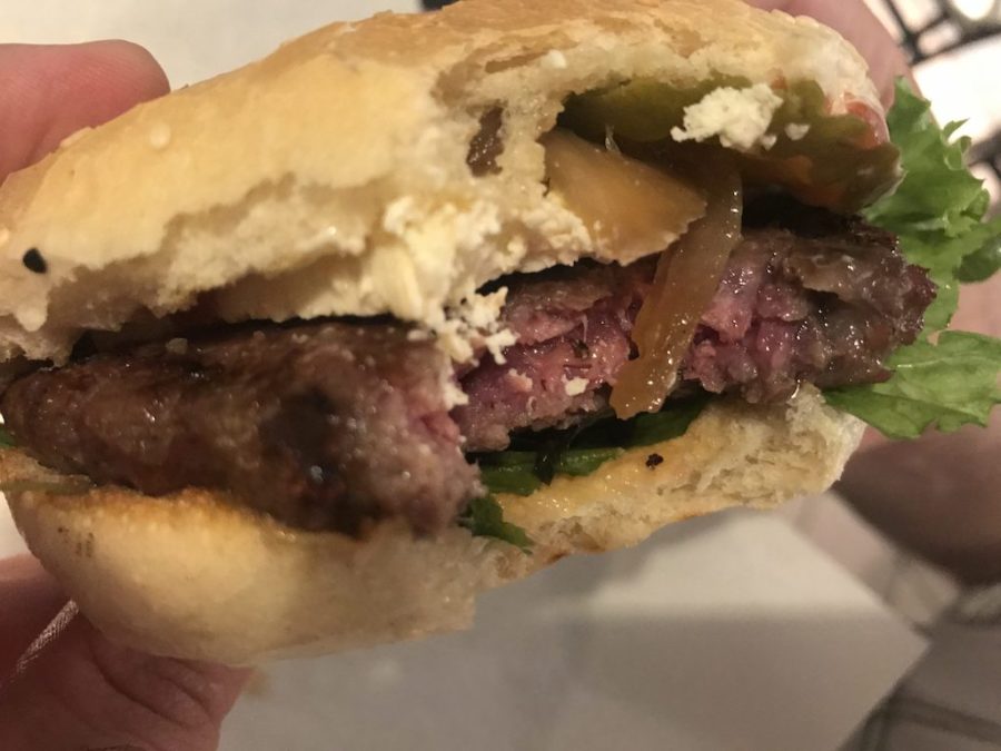 Perfekt medium gebratener Burger im Bonema's Waiblingen
