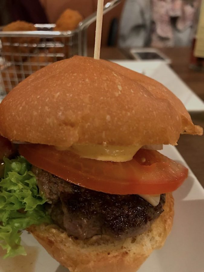 Chili (Mini) Burger (Chili-Mix, Chili Sauce, Gruyère Käse) im Burger House Stuttgart West