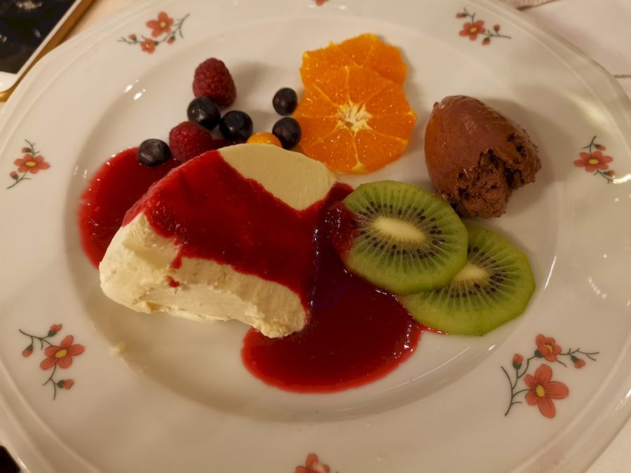 Parfait zum Dessert im Hotel Restaurant Royal Stuttgart