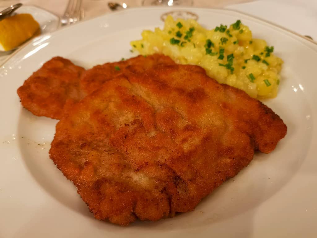 Wieder Schnitzel mit Kartoffelsalat im Hotel Restaurant Royal Stuttgart