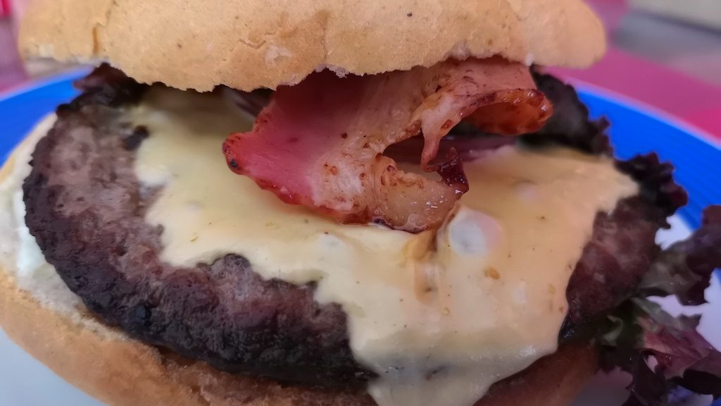 Fleischlust Stuttgart: Pepper Jack Cheese and Bacon Burger Deluxe mit zweiten Patty